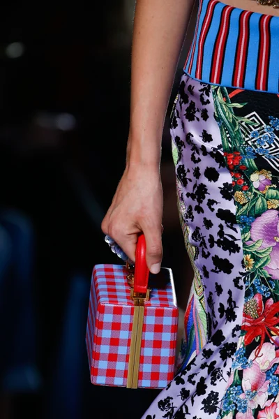 Look 77